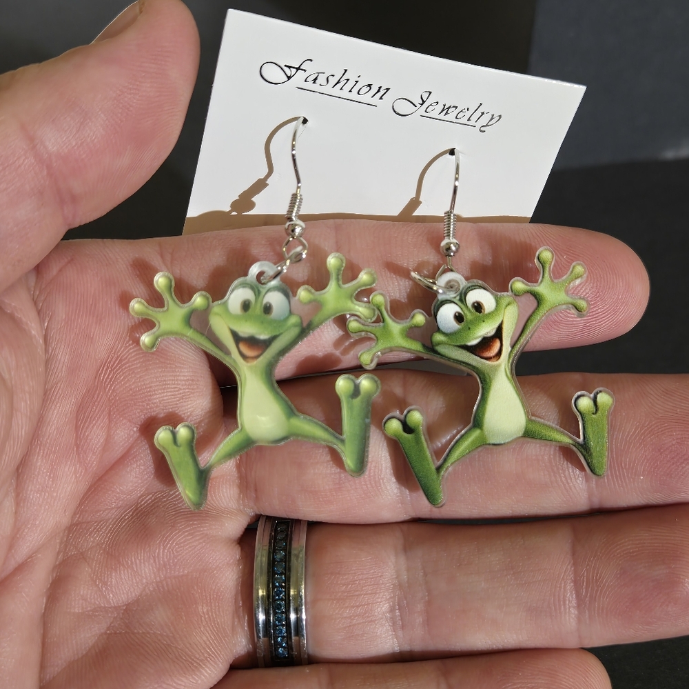 Hilarious acrylic frog earings...25031